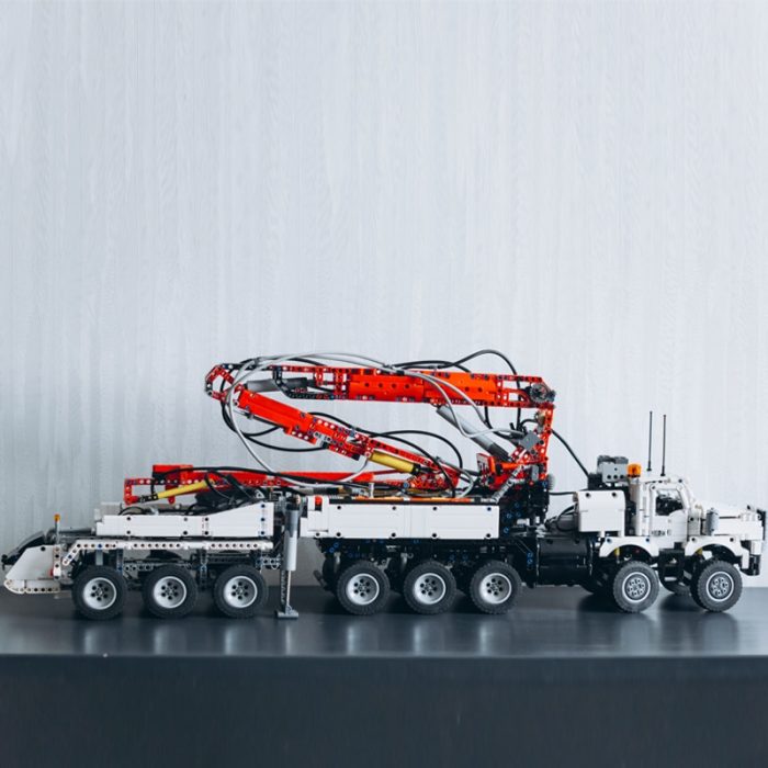 Engineering Heavy Duty Trailer Tower Head Kenworth C500B Putzmeister M70Tractor technology Blocks DIY ChildrenToyGift MOC 105070 2 - LEPIN LEPIN Store